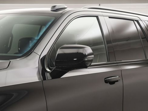 Used 2025 Cadillac Escalade V w/ LPO, ONYX Package image 14