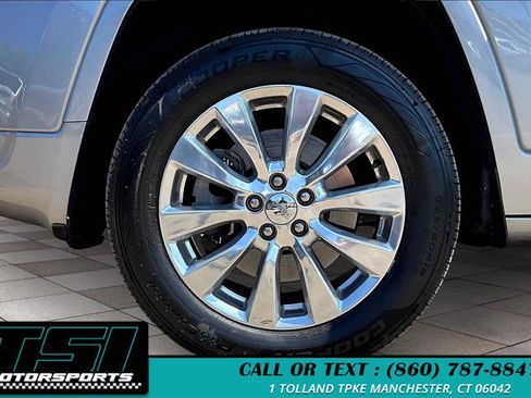 Used 2017 Jeep Cherokee Overland AWD/4WD image 9