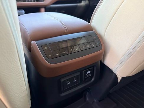 Used 2026 Nissan Pathfinder Platinum w/ Cargo Package FWD image 28