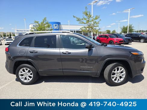 Used 2016 Jeep Cherokee Latitude AWD/4WD image 15