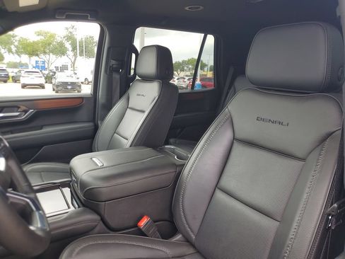 Used 2025 GMC Yukon Denali AWD/4WD image 16