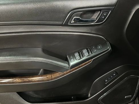 Used 2018 Chevrolet Suburban LT image 10