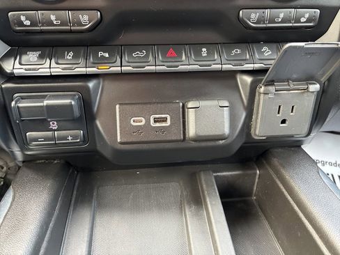 Used 2022 GMC Sierra 2500 Denali w/ Denali Black Diamond Edition image 17