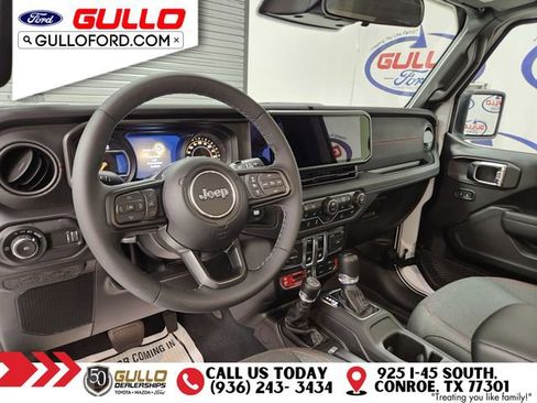 Used 2025 Jeep Wrangler Rubicon w/ Convenience Group image 11