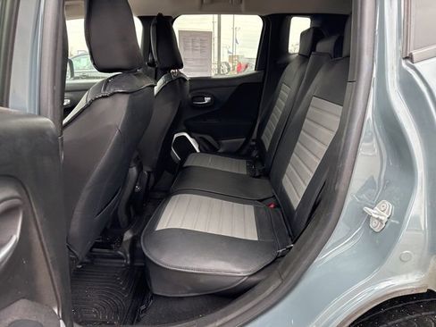 Used 2018 Jeep Renegade Latitude image 13