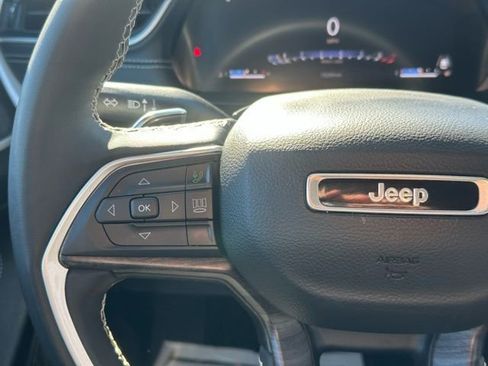 Used 2023 Jeep Grand Cherokee L Limited w/ Black Appearance Package image 18