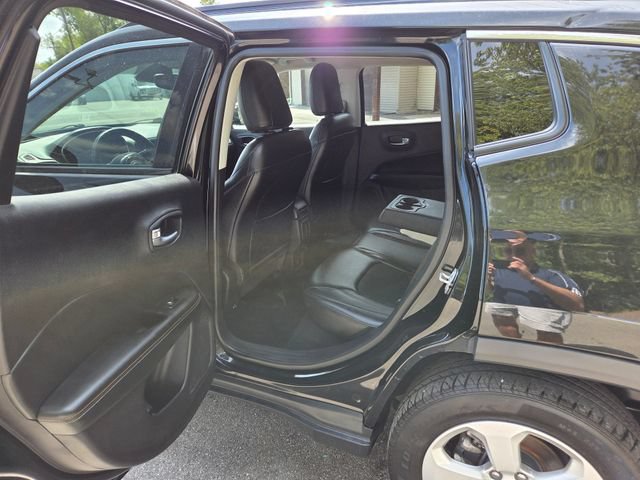 Used 2018 Jeep Compass Latitude w/ Cold Weather Group FWD image 35
