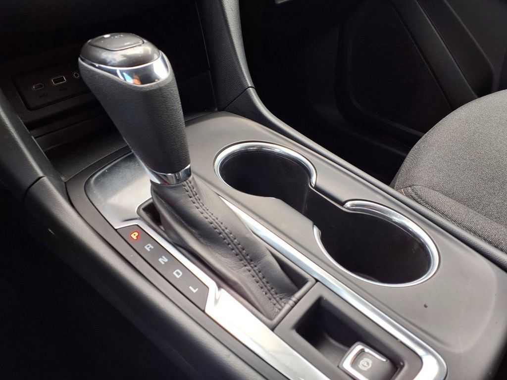 Used 2020 Chevrolet Equinox LT FWD image 19