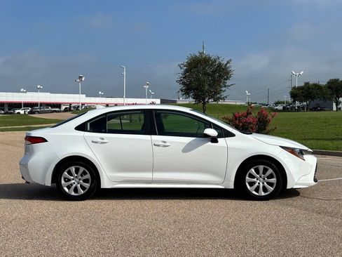 Used 2024 Toyota Corolla LE FWD image 5