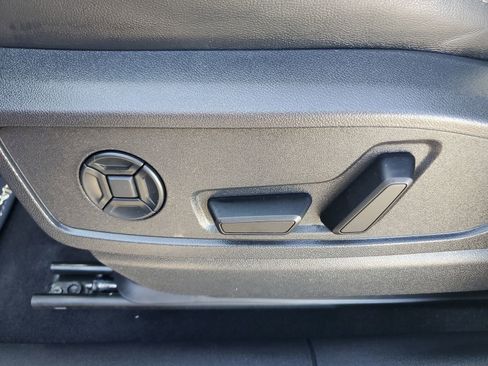 Used 2025 Audi Q5 Premium w/ Convenience Package image 23