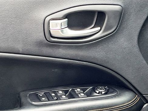 Used 2019 Jeep Compass Limited image 18