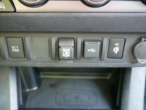 Used 2020 Toyota Tacoma TRD Off-Road AWD/4WD image 33