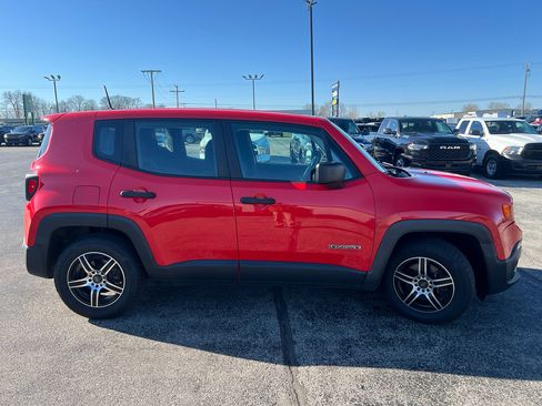 Used 2017 Jeep Renegade Sport w/ Power & Air Group image 5