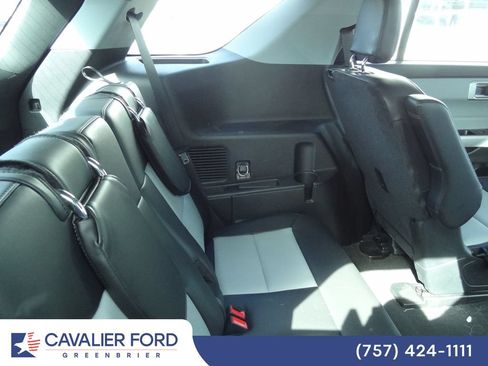 Used 2022 Ford Explorer XLT w/ Equipment Group 202A RWD image 13