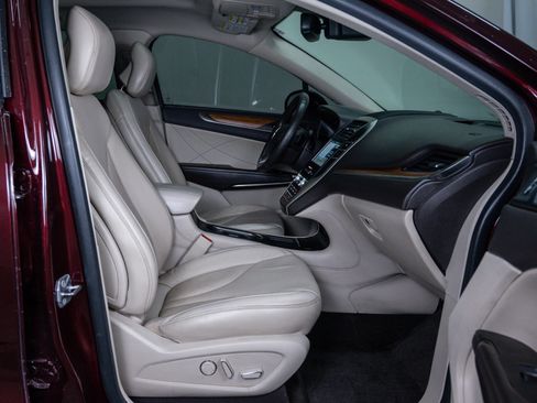 Used 2019 Lincoln MKC Select w/ Select Plus Package image 11