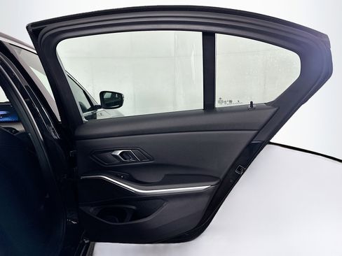 Used 2025 BMW 330i Sedan image 31
