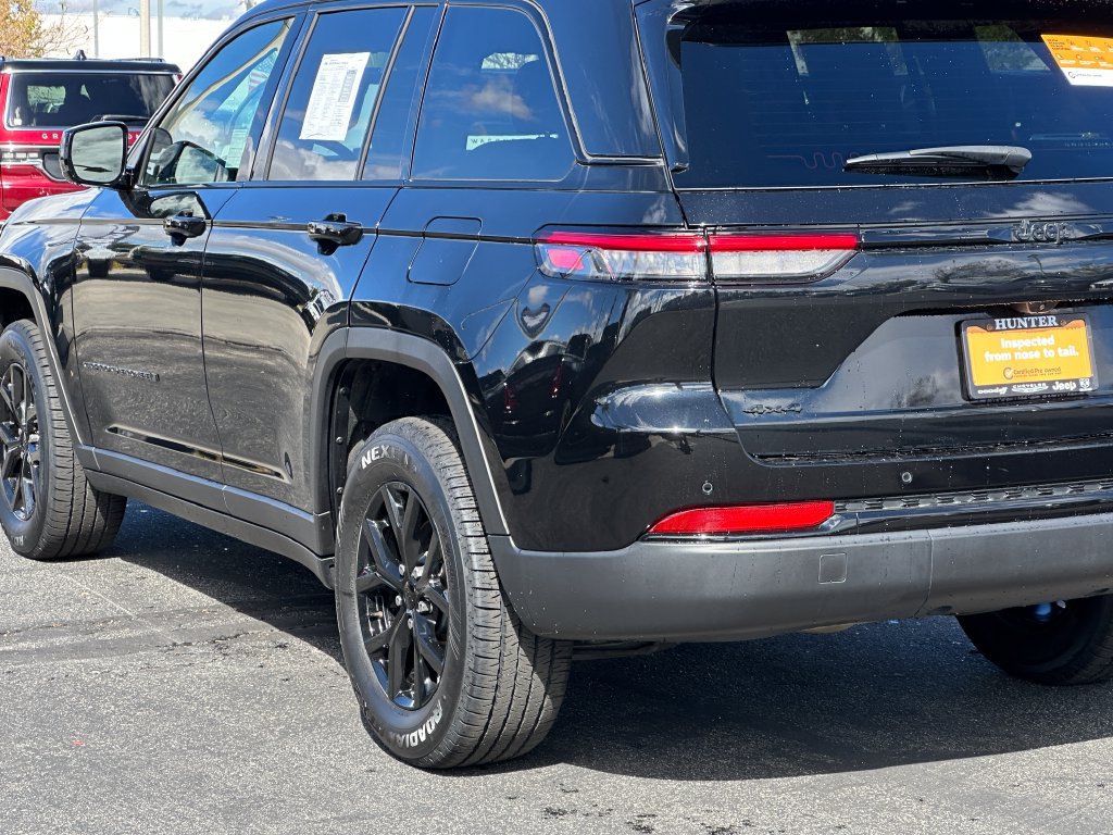 Certified 2024 Jeep Grand Cherokee Altitude AWD/4WD image 8