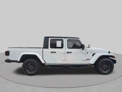 Used 2025 Jeep Gladiator Sport AWD/4WD image 2