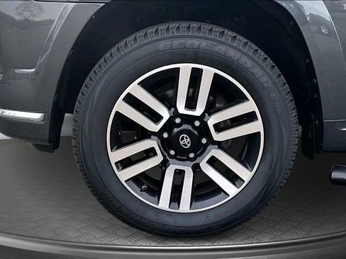 Used 2020 Toyota 4Runner SR5 image 33