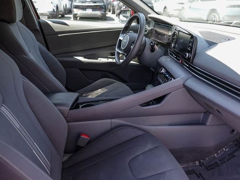 Used 2022 Hyundai Elantra SEL w/ Convenience Package FWD image 16