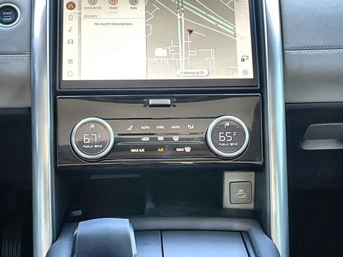 Certified 2025 Land Rover Discovery S image 27