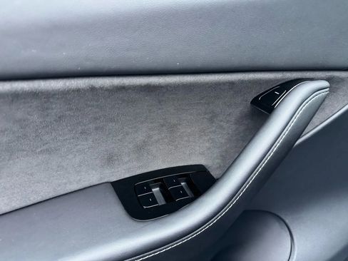 Used 2020 Tesla Model Y Long Range image 40