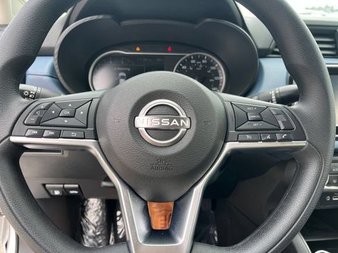 Used 2025 Nissan Versa SV FWD image 27