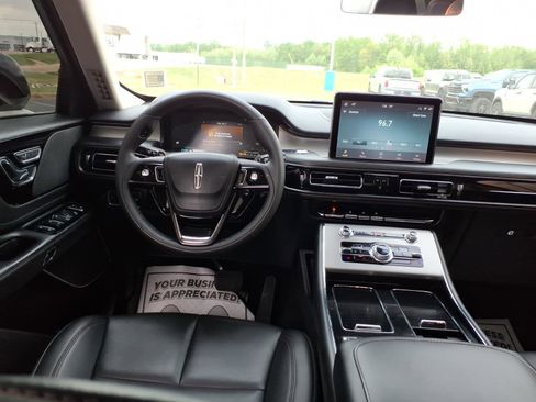 Used 2023 Lincoln Aviator AWD w/ Premium Package image 11