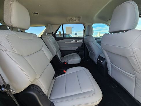 New 2026 Ford Explorer Active w/ Active Comfort Package image 29