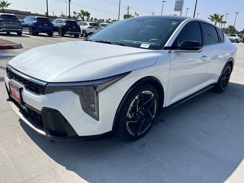 Used 2025 Kia K4 GT-Line w/ GT-Line Sunroof Package image 2