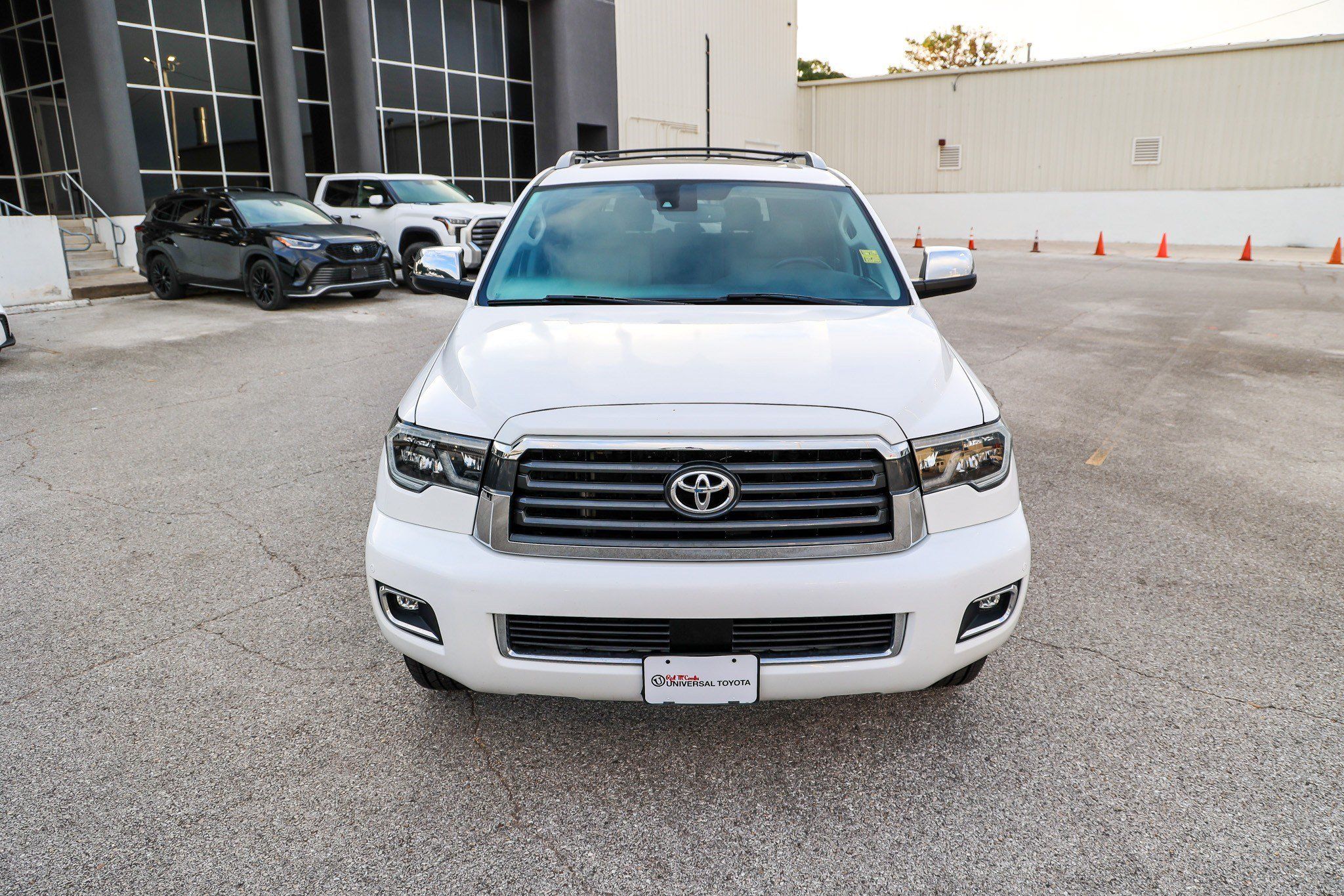 Used 2020 Toyota Sequoia Limited w/ Safety & Convenience Package AWD/4WD image 4
