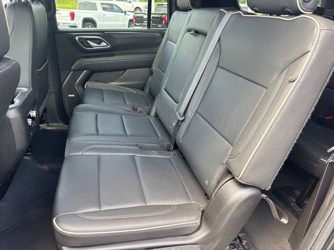 Used 2024 GMC Yukon XL SLT AWD/4WD image 16
