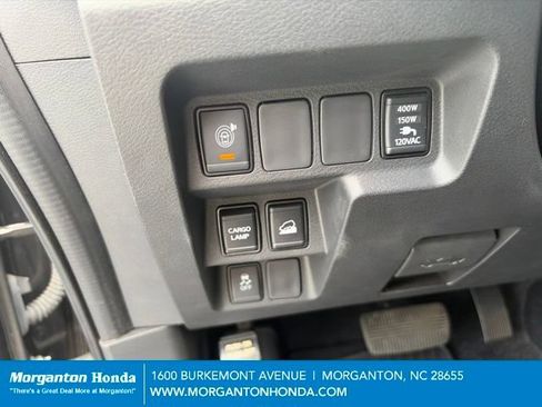 Used 2022 Nissan Frontier SV AWD/4WD image 19