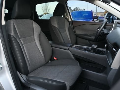 Used 2021 Nissan Rogue SV image 17