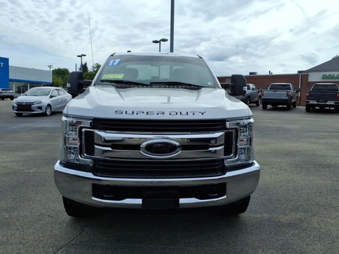 Used 2017 Ford F250 XLT AWD/4WD image 2
