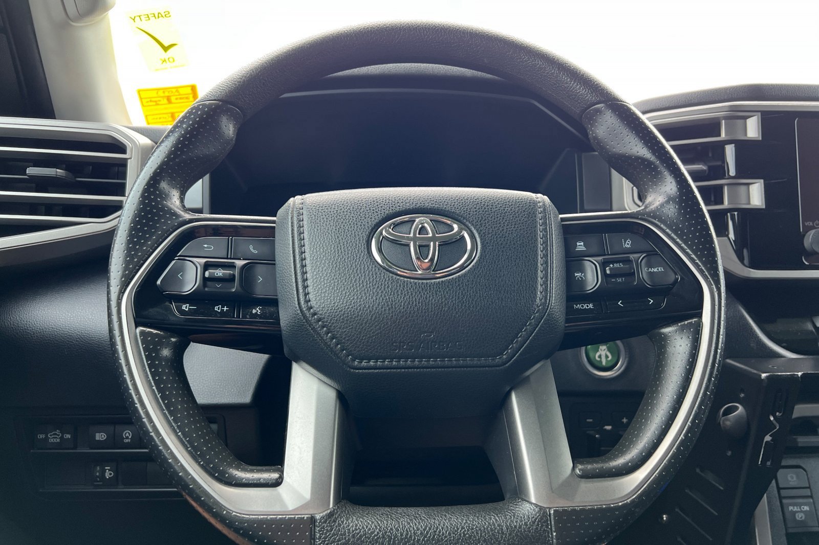 Used 2022 Toyota Tundra SR5 w/ SR5 Convenience Package AWD/4WD image 19