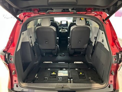 Used 2023 Toyota Sienna XSE w/ XSE Plus Package AWD/4WD image 18