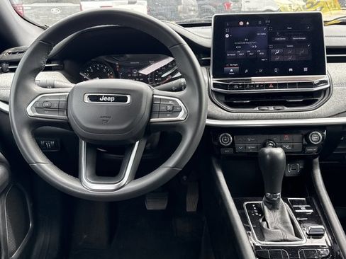 Used 2024 Jeep Compass Latitude w/ Altitude Special Edition AWD/4WD image 4