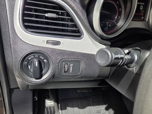 Used 2019 Dodge Journey SE FWD image 8