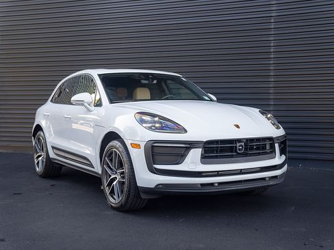 Used 2026 Porsche Macan AWD/4WD image 26