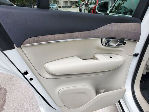 Used 2024 Volvo XC90 B6 Plus image 10