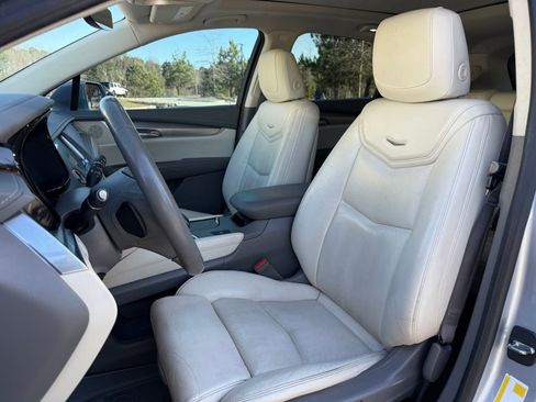 Used 2017 Cadillac XT5 Luxury w/ Driver Awareness Package image 36