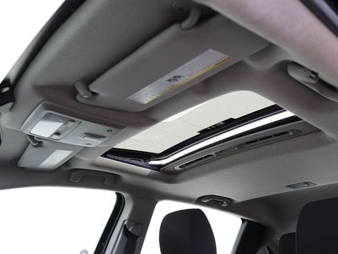 Used 2018 Chevrolet Sonic LT w/ True North Edition FWD image 4