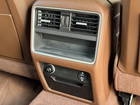 Certified 2023 Porsche Cayenne Platinum Edition AWD/4WD image 35