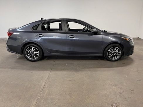 Used 2023 Kia Forte LXS image 2