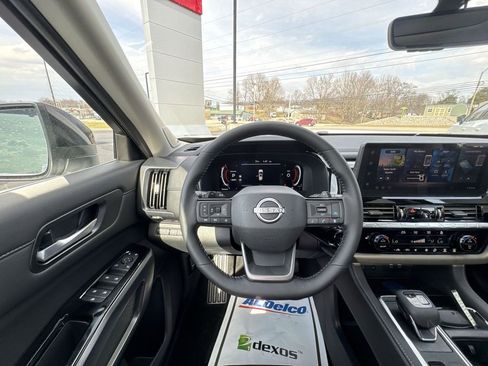 New 2026 Nissan Pathfinder SL image 14