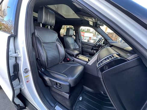 Used 2017 Land Rover Discovery HSE Luxury image 12