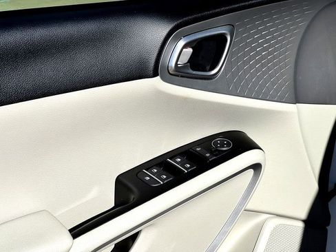 Used 2022 Kia Soul LX image 9