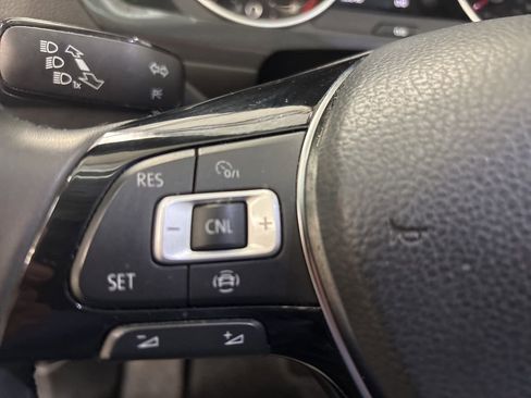 Used 2020 Volkswagen Tiguan SE image 19