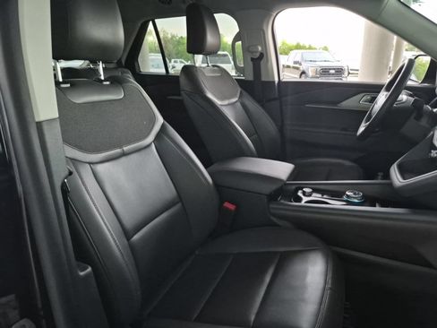 Used 2025 Ford Explorer Active w/ Active Comfort Package RWD image 5